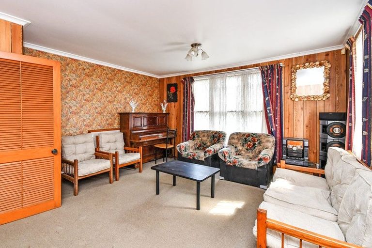 Photo of property in 17 Calthorp Close, Favona, Auckland, 2024