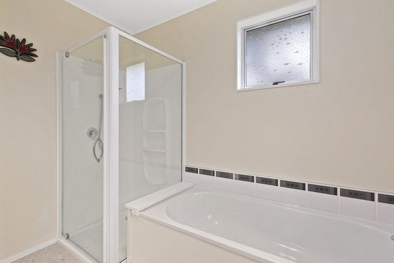 Photo of property in 3 Solander Place, Whitby, Porirua, 5024