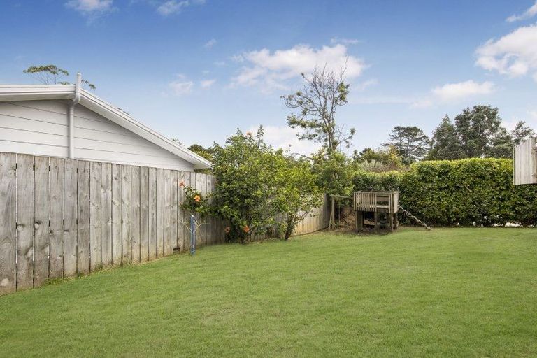 Photo of property in 23 Luckens Road, West Harbour, Auckland, 0618