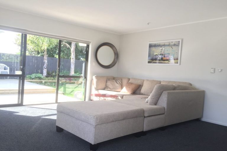 Photo of property in 2/45 Taioma Crescent, Te Atatu Peninsula, Auckland, 0610