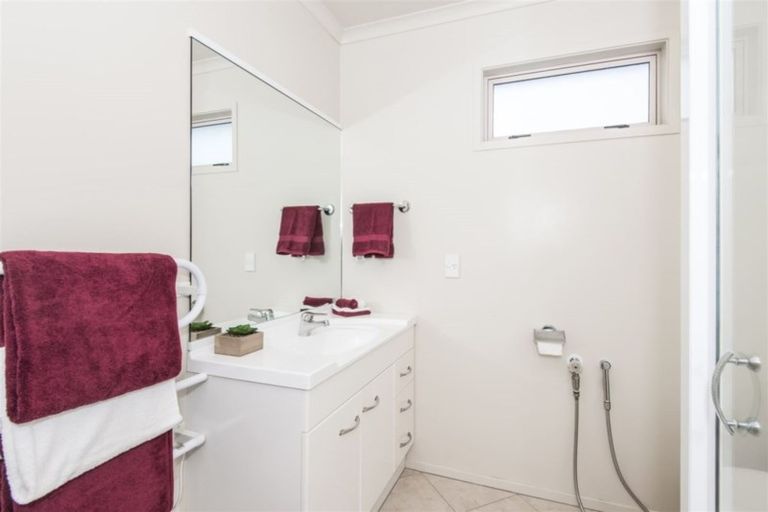 Photo of property in 45 Tamworth Crescent, Newlands, Wellington, 6037