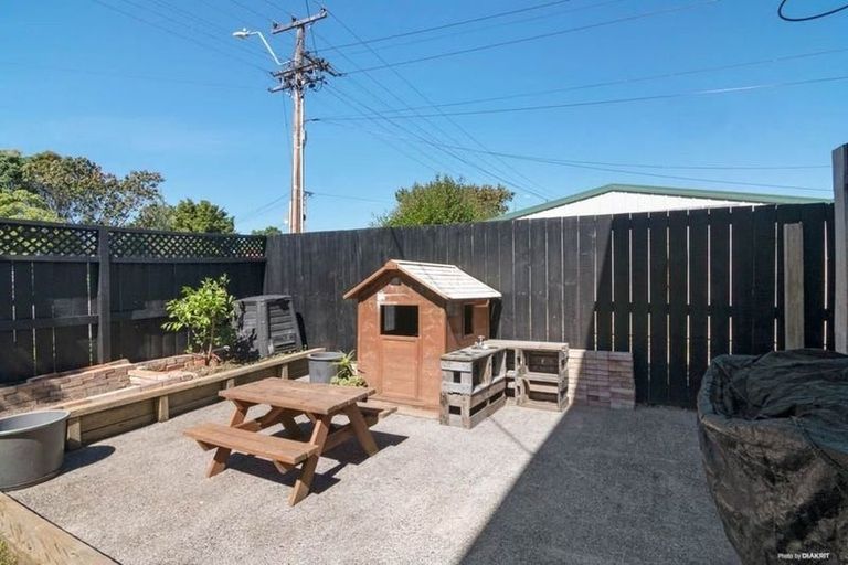 Photo of property in 1/278 Birkdale Road, Birkdale, Auckland, 0626