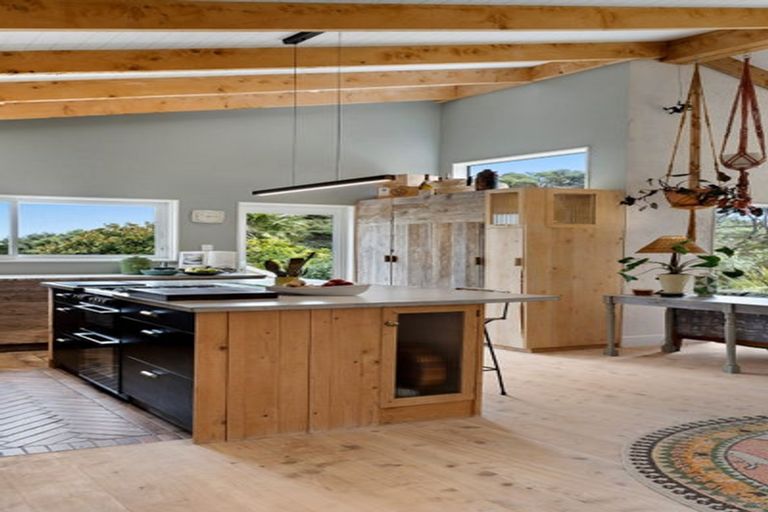 Photo of property in 236 Kiwitahi Road, Helensville, 0875