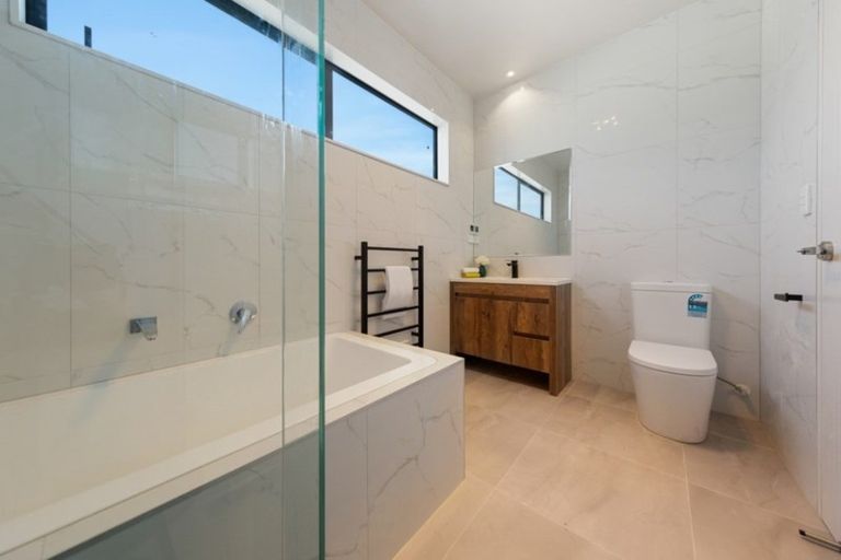 Photo of property in 39 Pakaraka Drive, Papakura, 2110