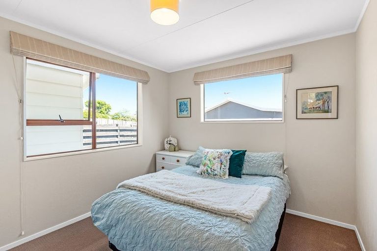 Photo of property in 15 Kanawa Street, Waikanae, 5036