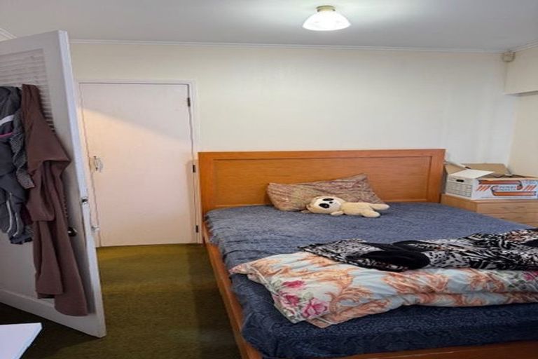 Photo of property in 2 Wells Road, Bucklands Beach, Auckland, 2012