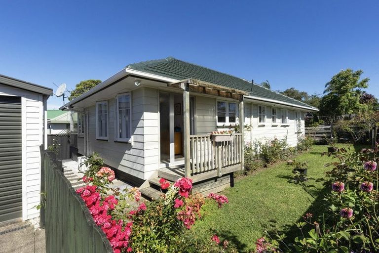 Photo of property in 2 Simpson Road, Ranui, Auckland, 0612