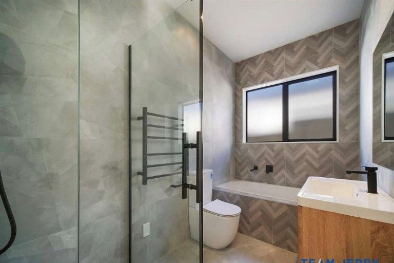 Photo of property in 17 Huringa Road, Karaka, 2113