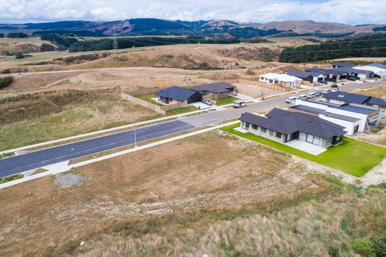 Photo of property in 81 Atlantic Drive, Fitzherbert, Palmerston North, 4472
