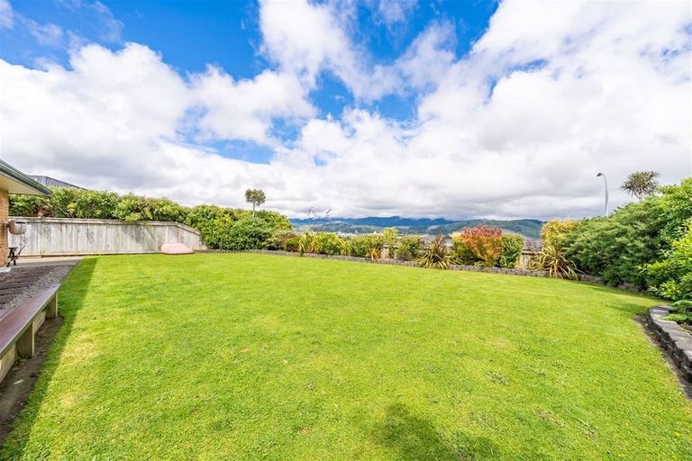 Photo of property in 2 Cosgrove Rise, Riverstone Terraces, Upper Hutt, 5018