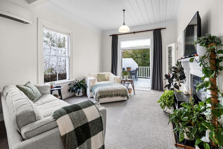 Photo of property in 18 Bracken Street, New Plymouth, 4310