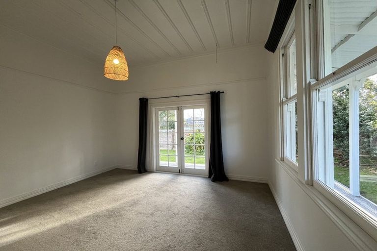 Photo of property in 31 Dunk Place, Milson, Palmerston North, 4414