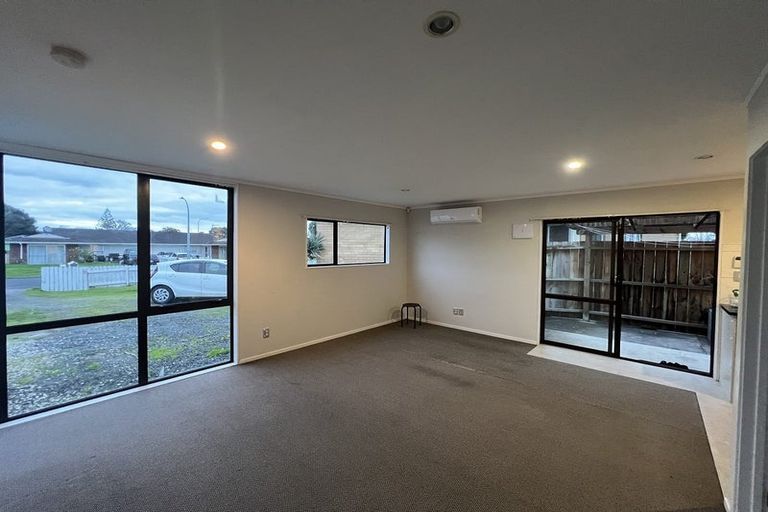 Photo of property in 2 Cranberry Place, Bucklands Beach, Auckland, 2012