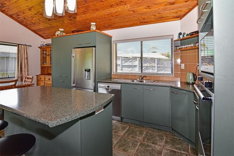 Photo of property in 15 Rossiter Avenue, Waiuku, 2123