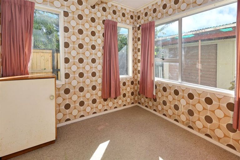 Photo of property in 5 Renata Crescent, Te Atatu Peninsula, Auckland, 0610