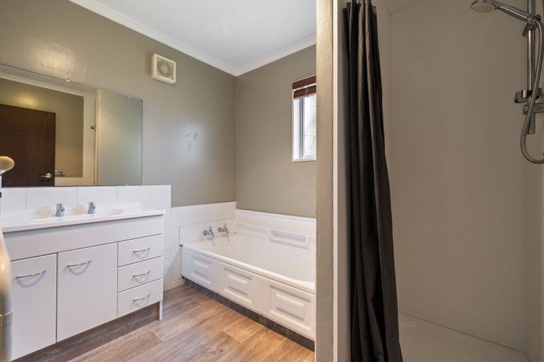 Photo of property in 10 Humphries Place, Awapuni, Palmerston North, 4412