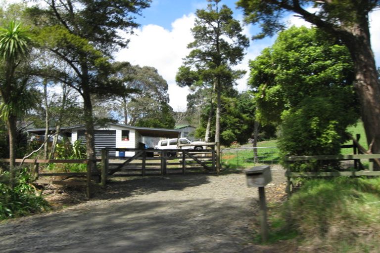 Photo of property in 100 Bethells Road, Waitakere, Henderson, 0781