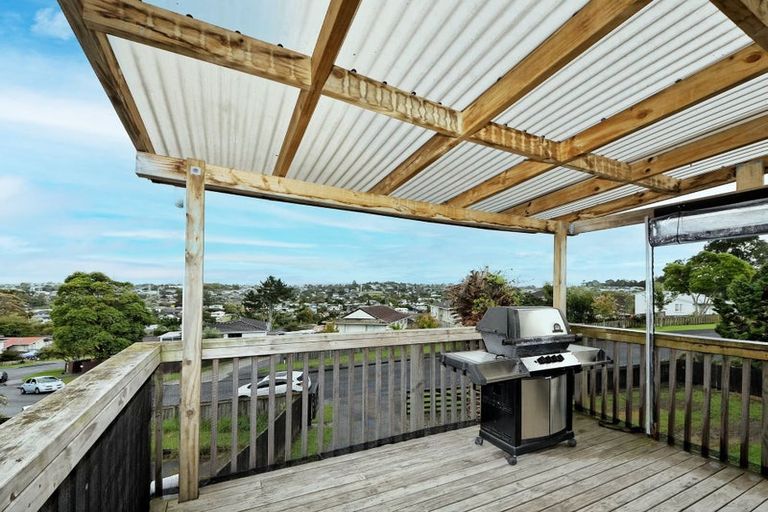 Photo of property in 32 Glenbervie Crescent, Massey, Auckland, 0614