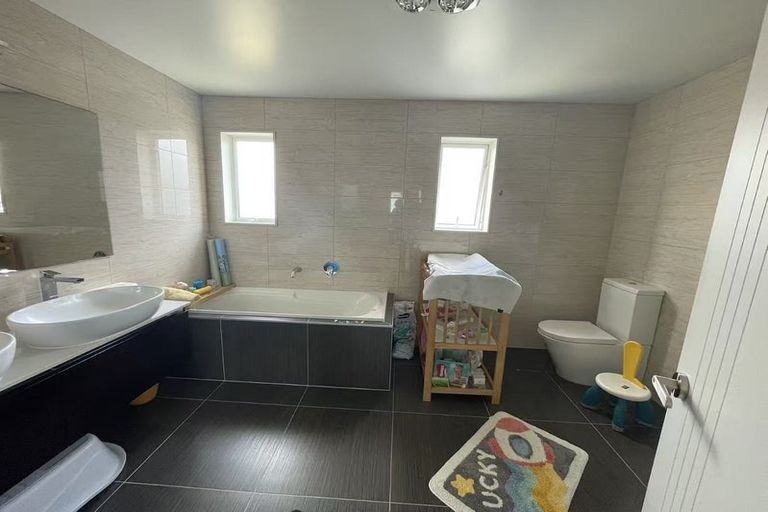 Photo of property in 28 Milano Boulevard, Karaka, Papakura, 2113