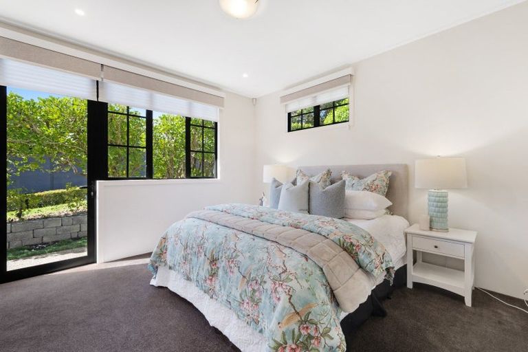 Photo of property in 2 Glenoaks Rise, Mellons Bay, Auckland, 2014