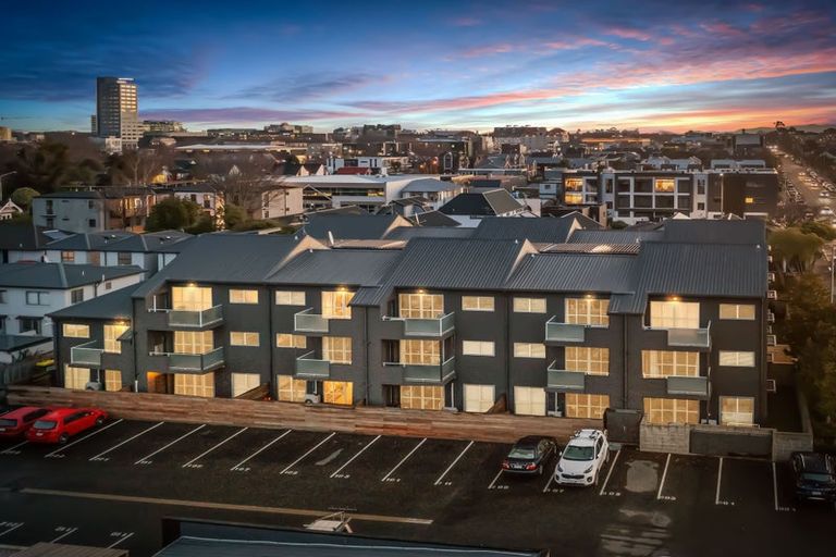 Photo of property in Salisbury Park, 2/226g Salisbury Street, Christchurch Central, Christchurch, 8013