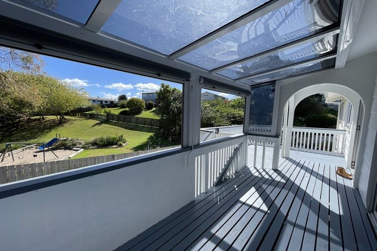 Photo of property in 19 Lancelot Place, Glenfield, Auckland, 0629