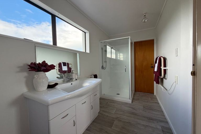Photo of property in 16 Willowstream Grove, Cloverlea, Palmerston North, 4412