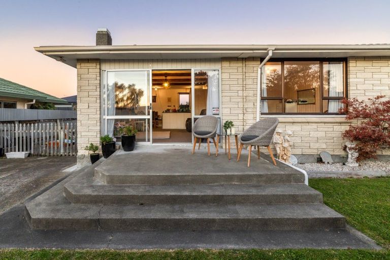 Photo of property in 2/71 Meeanee Road, Taradale, Napier, 4112