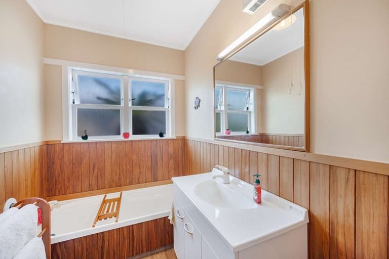 Photo of property in 32 Exeter Crescent, Pirimai, Napier, 4112