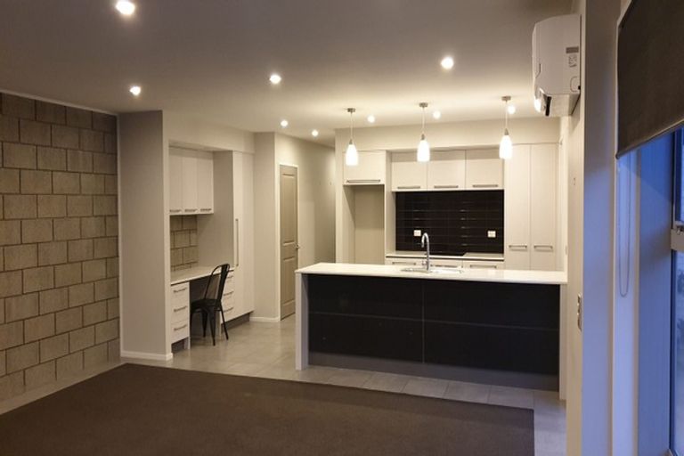 Photo of property in 142a Holly Road, St Albans, Christchurch, 8014