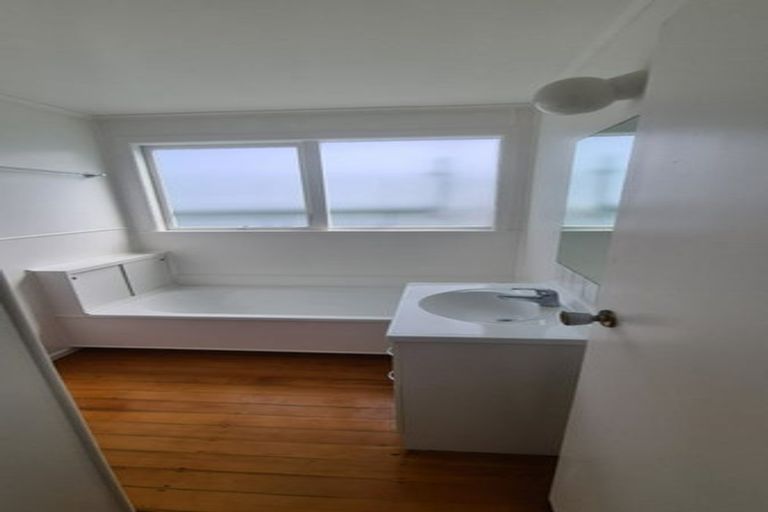 Photo of property in 590 East Coast Road, Pinehill, Auckland, 0630