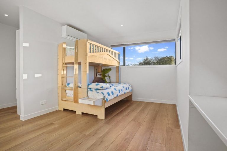 Photo of property in 9 Laguna Place, Matakatia, Whangaparaoa, 0930