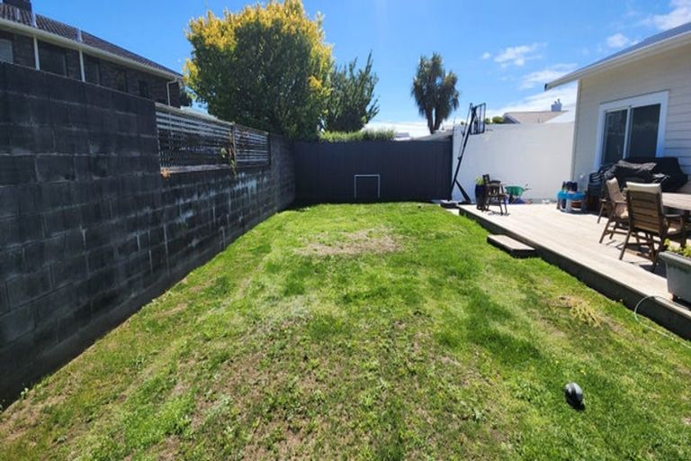 Photo of property in 92 Tukapa Street, Westown, New Plymouth, 4310