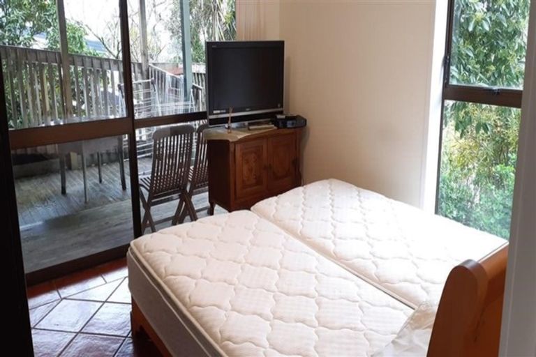 Photo of property in 2/215 Eskdale Road, Birkenhead, Auckland, 0626