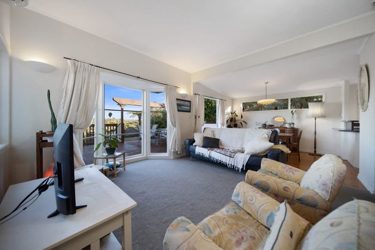 Photo of property in 23 Pohutukawa Avenue, Shelly Park, Auckland, 2014
