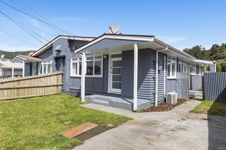 Photo of property in 35 Hanson Grove, Stokes Valley, Lower Hutt, 5019