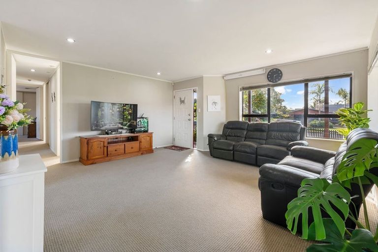 Photo of property in 1 Kenwick Place, Burswood, Auckland, 2013