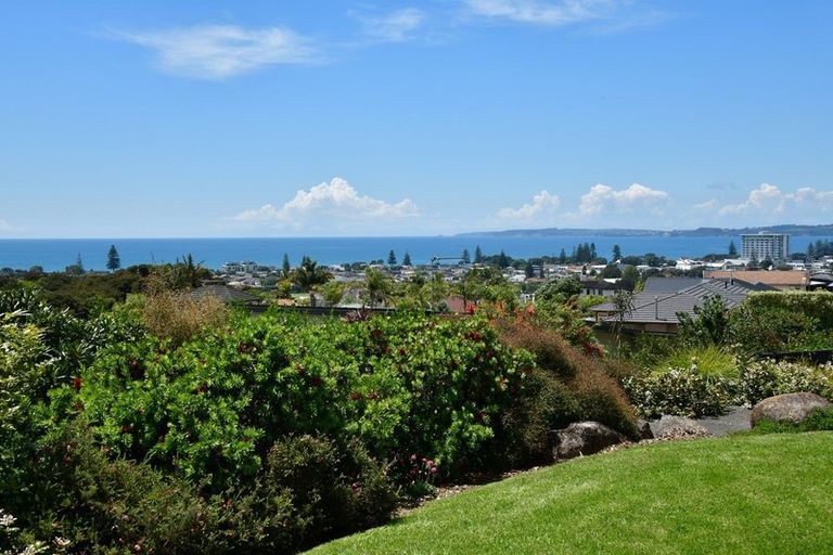 Photo of property in 32 Grovenor Drive, Orewa, 0931