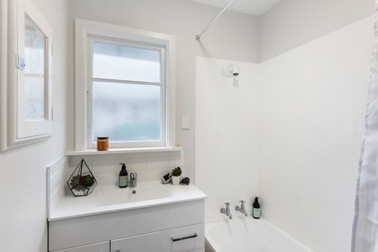 Photo of property in 98 Halswell Road, Hillmorton, Christchurch, 8025