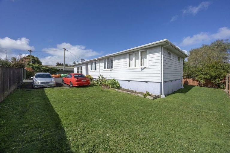 Photo of property in 32 Ribblesdale Road, Henderson, Auckland, 0612