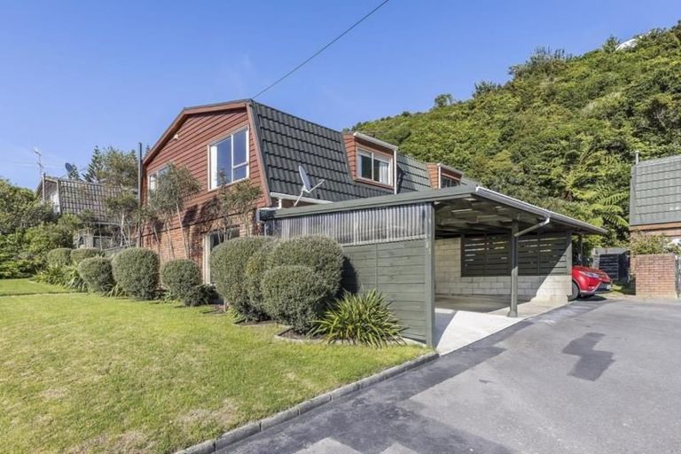 Photo of property in 85 Churton Drive, Churton Park, Wellington, 6037