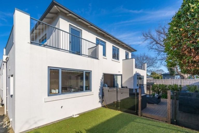 Photo of property in 16 Dee Street, St Albans, Christchurch, 8014