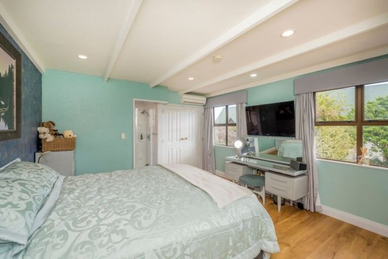 Photo of property in 4a Rewarewa Crescent, Waikanae, 5036