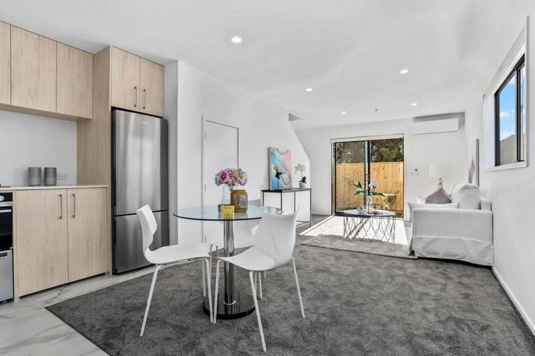 Photo of property in 5/137 Tirimoana Road, Te Atatu South, Auckland, 0602