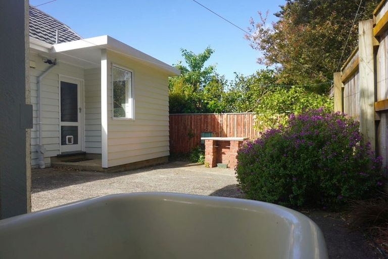 Photo of property in 8 Waikare Street, Karori, Wellington, 6012