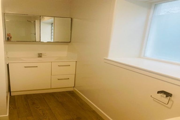 Photo of property in 21a Matai Road, Stanmore Bay, Whangaparaoa, 0932