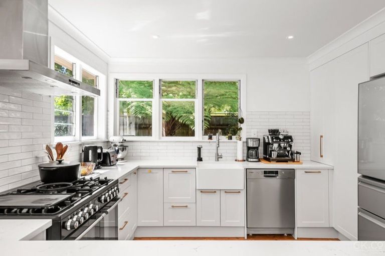 Photo of property in 7 Manuka Street, Stokes Valley, Lower Hutt, 5019