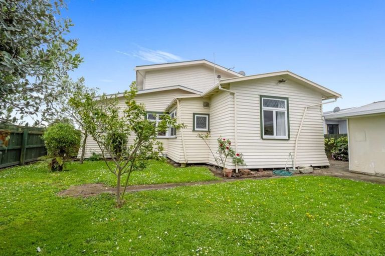 Photo of property in 8 Chelwood Street, Takaro, Palmerston North, 4412