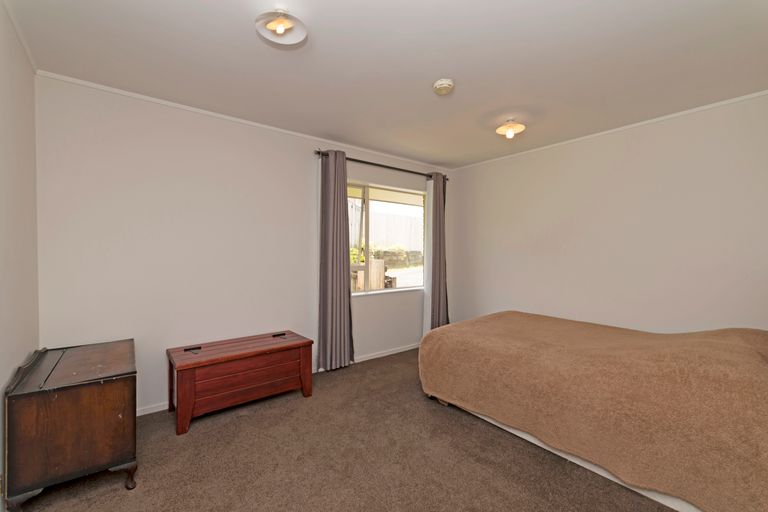 Photo of property in 15 Cretian Crescent, Henderson, Auckland, 0612