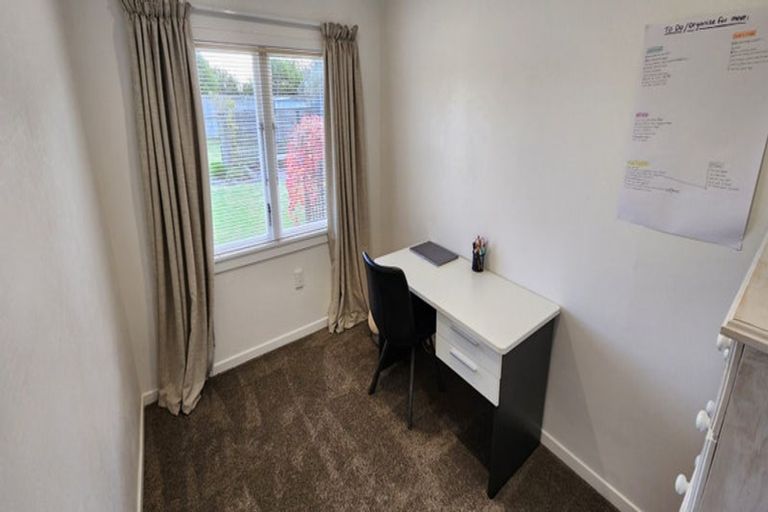 Photo of property in 60 Awanui Street, Merrilands, New Plymouth, 4312